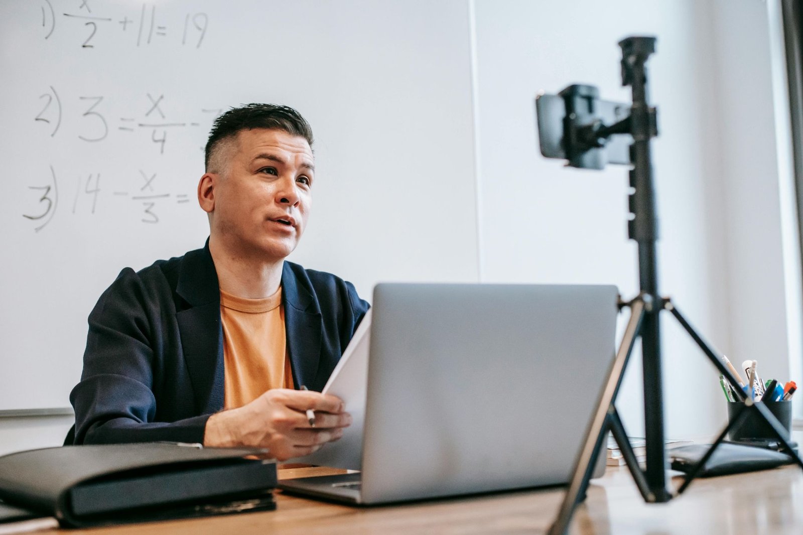 How GCSE Tutors and Maths Tutors Help Students Improve Grades and Confidence